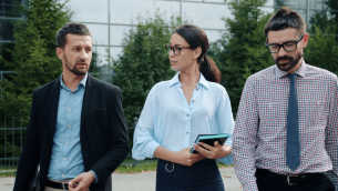 Rekomendasi AI untuk Customer Service Otomatis 24 Jam